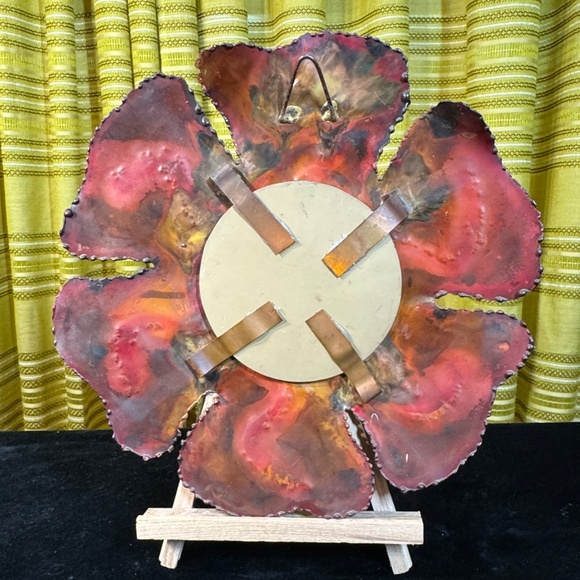 Vintage 1960s Torch-cut metal art, brutalist flower, small round mirror - Picture 6 of 7
